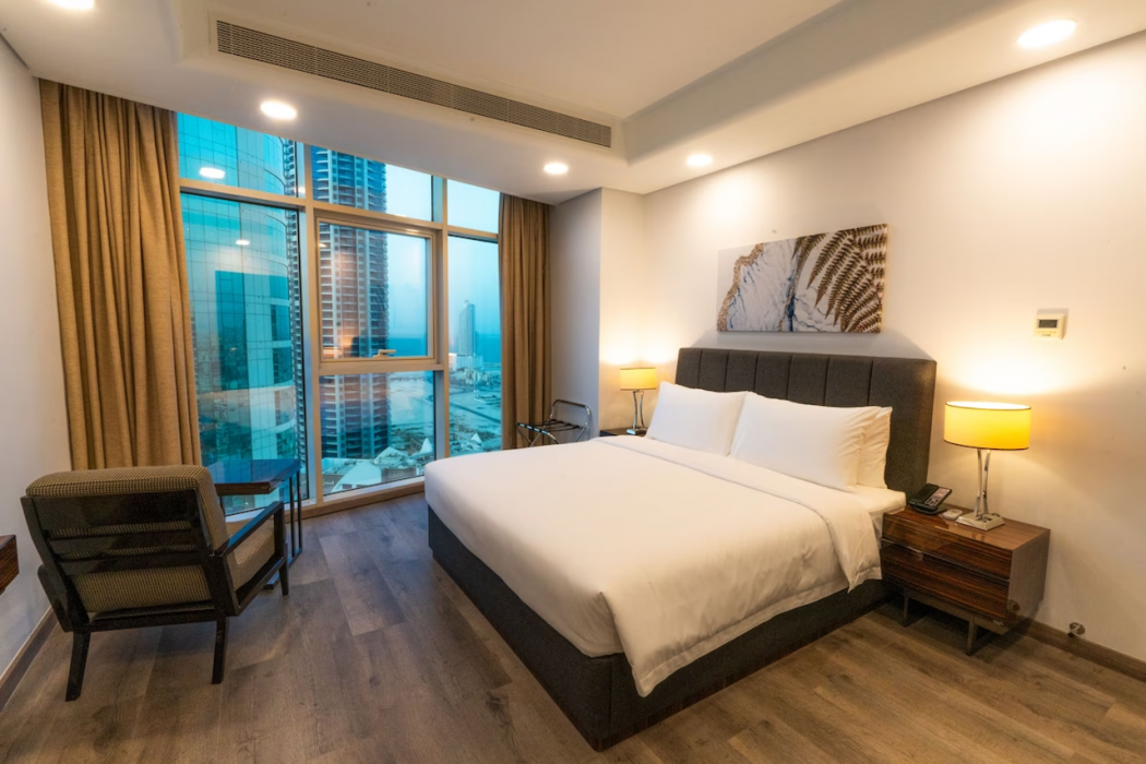 S Plaza Suites Hotel 15/70