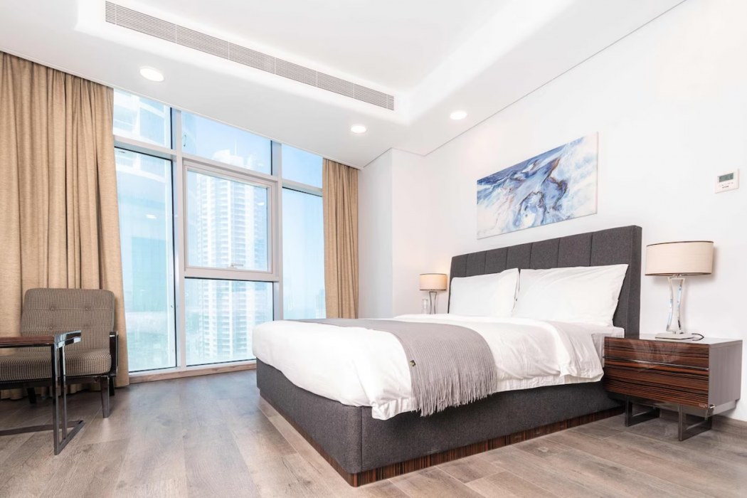 S Plaza Suites Hotel 11/70