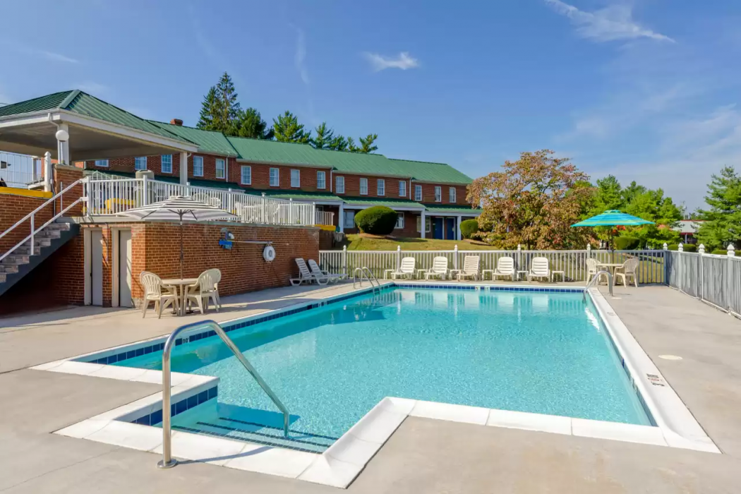 Econo Lodge Waynesboro - Skyline Drive, VA 12/24