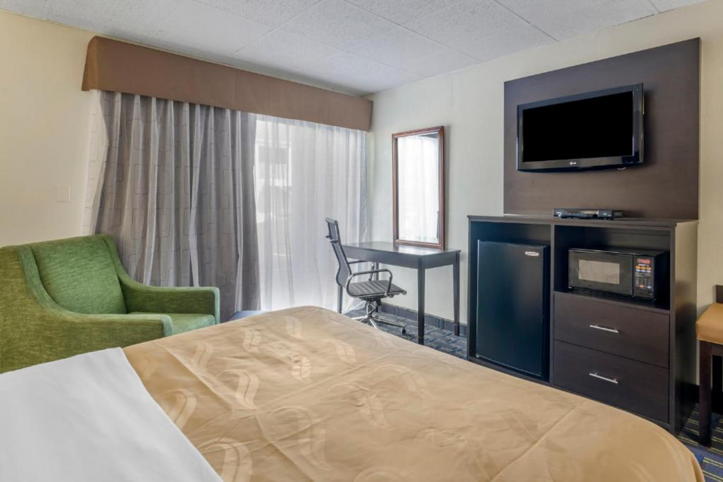 Econo Lodge Waynesboro - Skyline Drive, VA 8/24