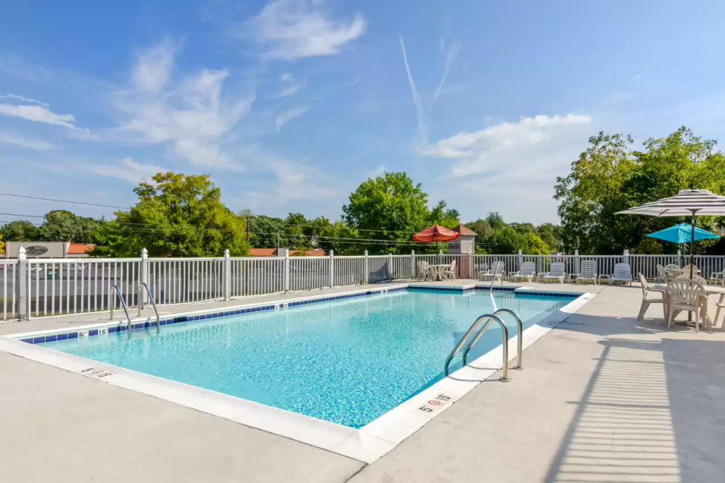Econo Lodge Waynesboro - Skyline Drive, VA 13/24