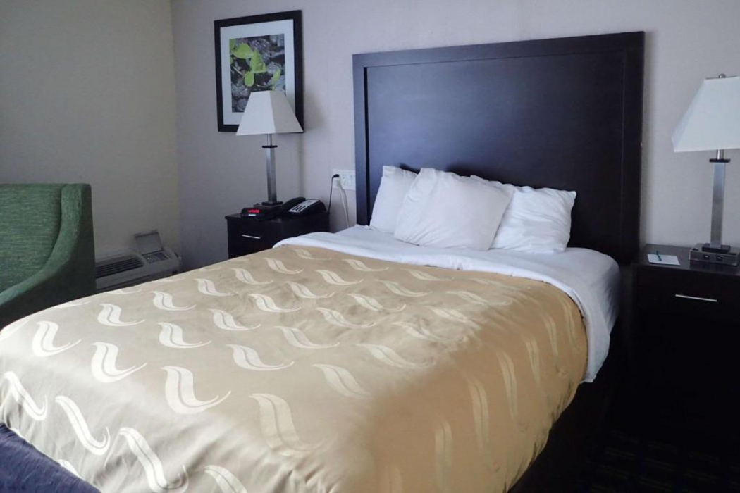 Econo Lodge Waynesboro - Skyline Drive, VA 6/24