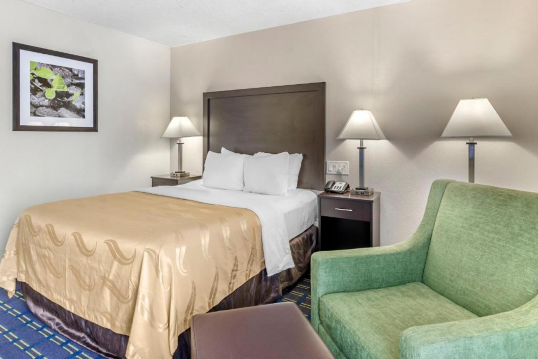 Econo Lodge Waynesboro - Skyline Drive, VA 9/24