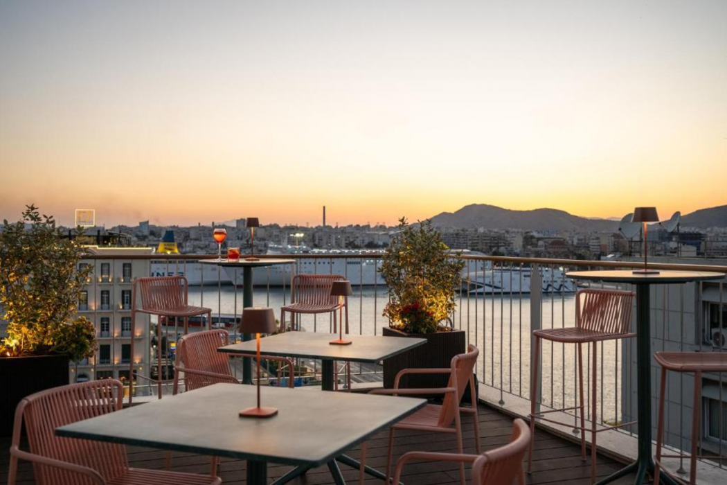 Mitsis NU Piraeus Port 33/42