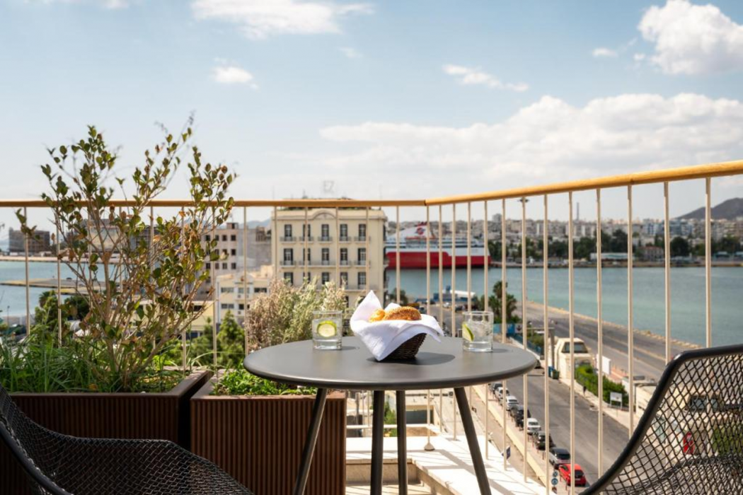 Mitsis NU Piraeus Port 15/42