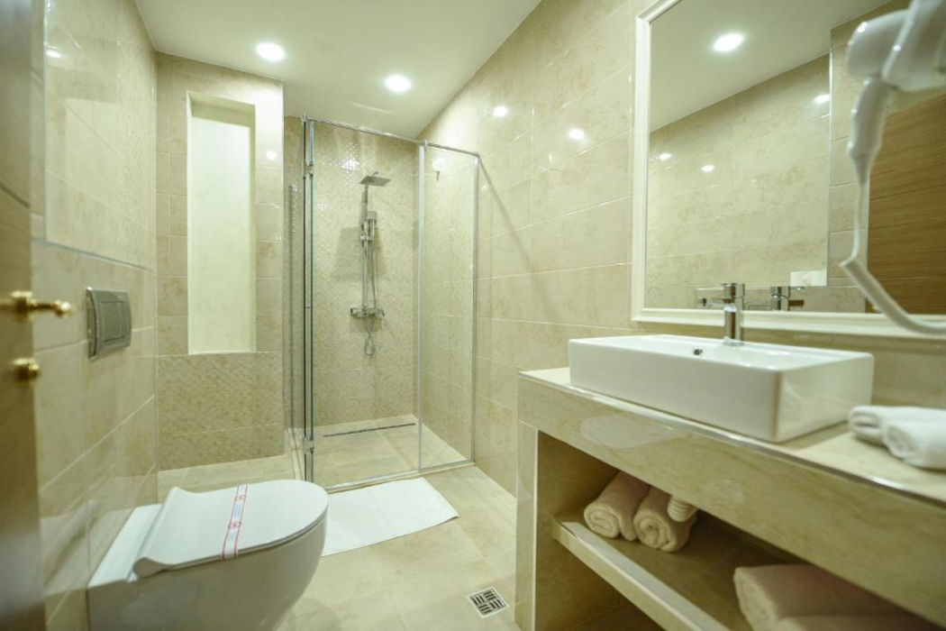Lazaro Hotel Podgorica 30/45