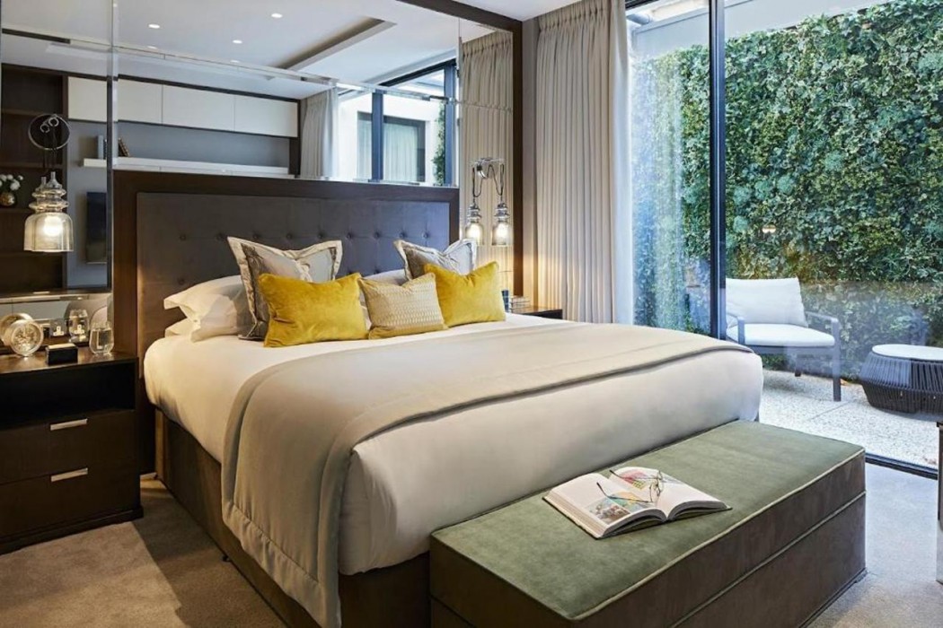 Cheval Hyde Park Gate 10/61