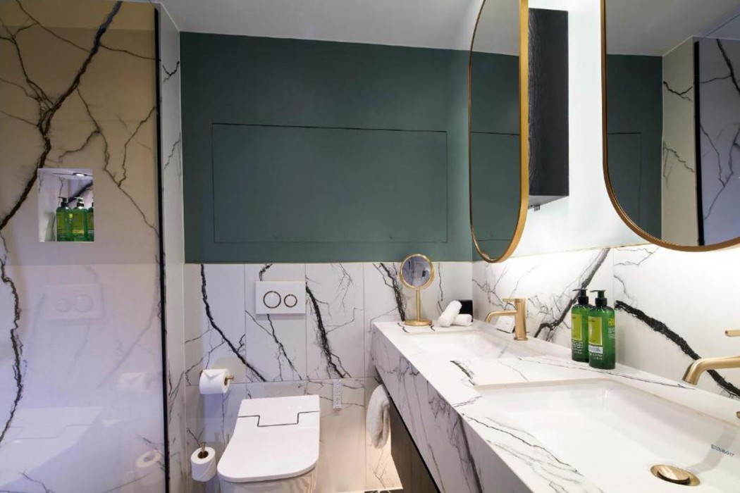 Cheval Hyde Park Gate 27/61