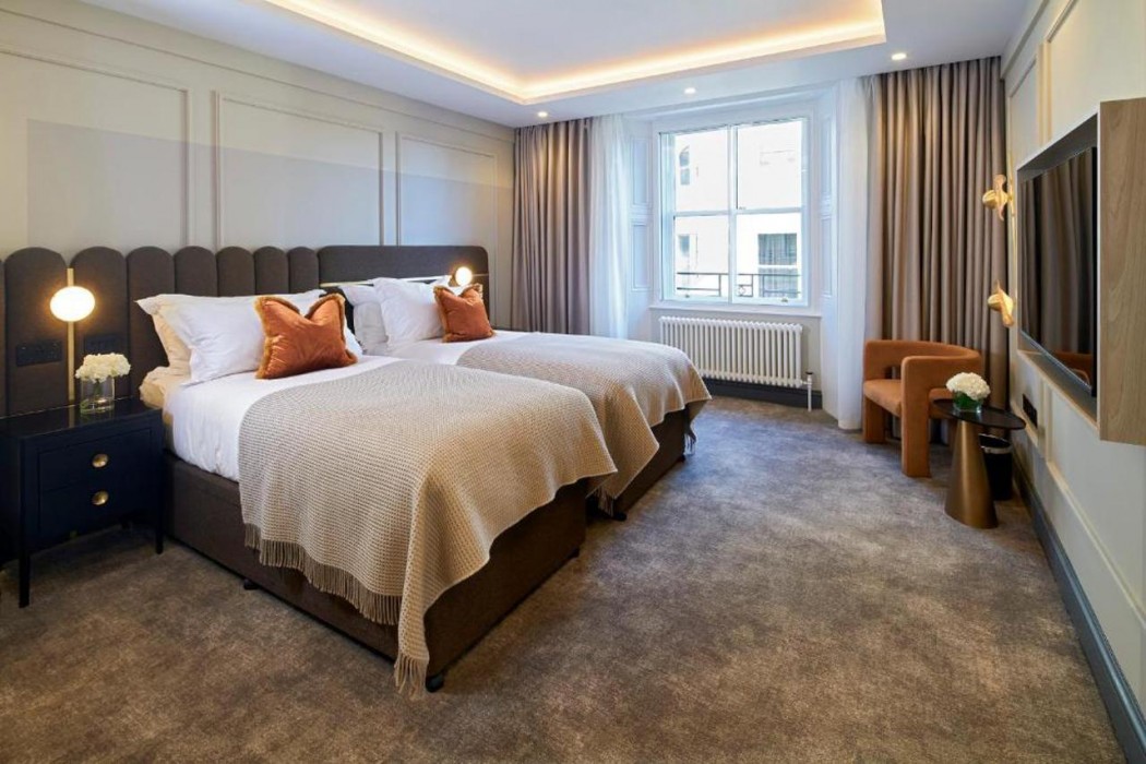 Cheval Hyde Park Gate 9/61