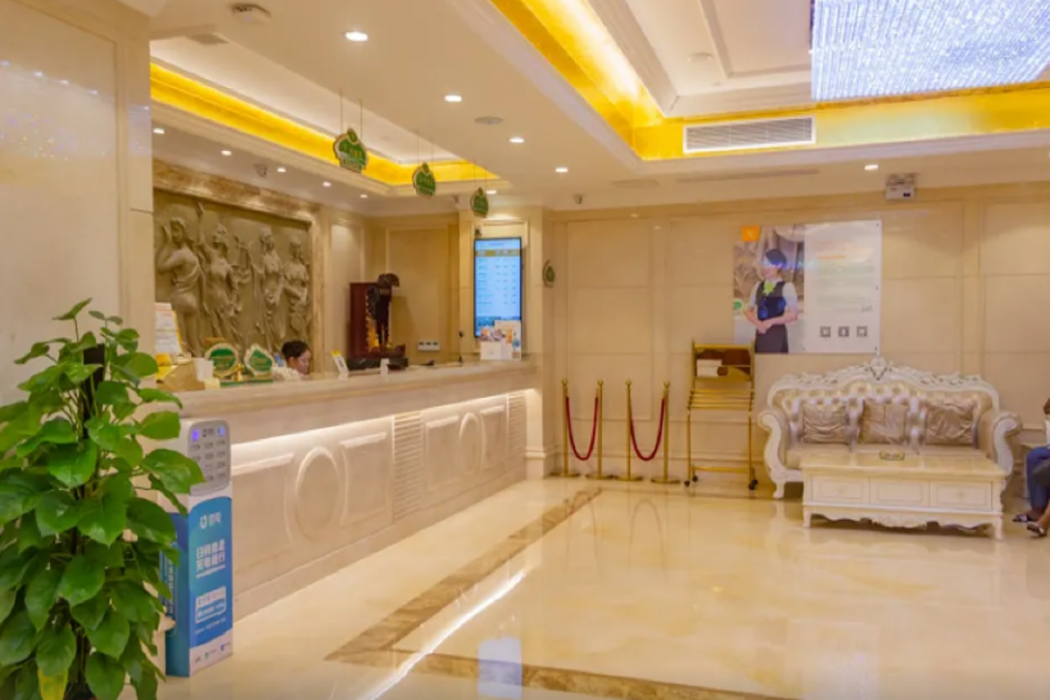 Vienna Hotel (Guangzhou railway station & Xiaobei subway station) 9/48