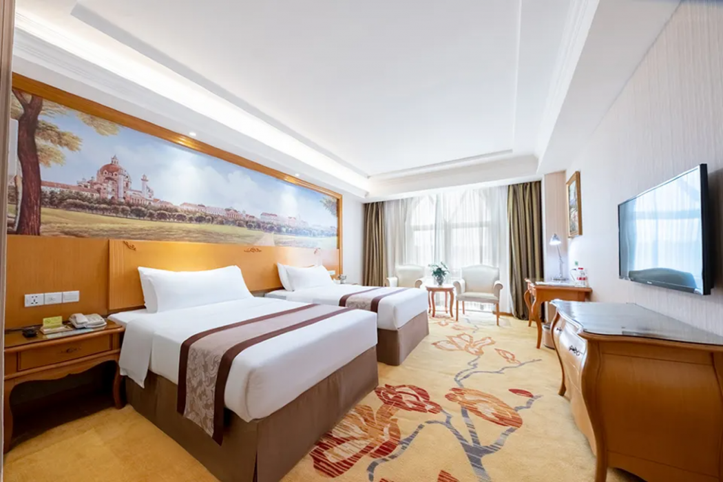 Vienna Hotel (Shenzhen Pingshan Yingzhan Resort Garden Store) 7/11