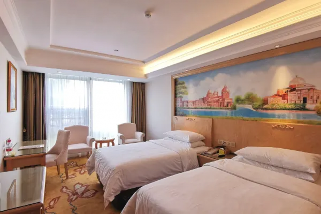 Vienna Hotel (Shenzhen Window of the World, Qiaocheng East Metro Station) 24/59