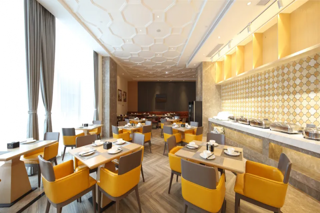 Vienna International Hotel (Chengdu Longquan Automobile City Aviation Academy Branch) 24/45