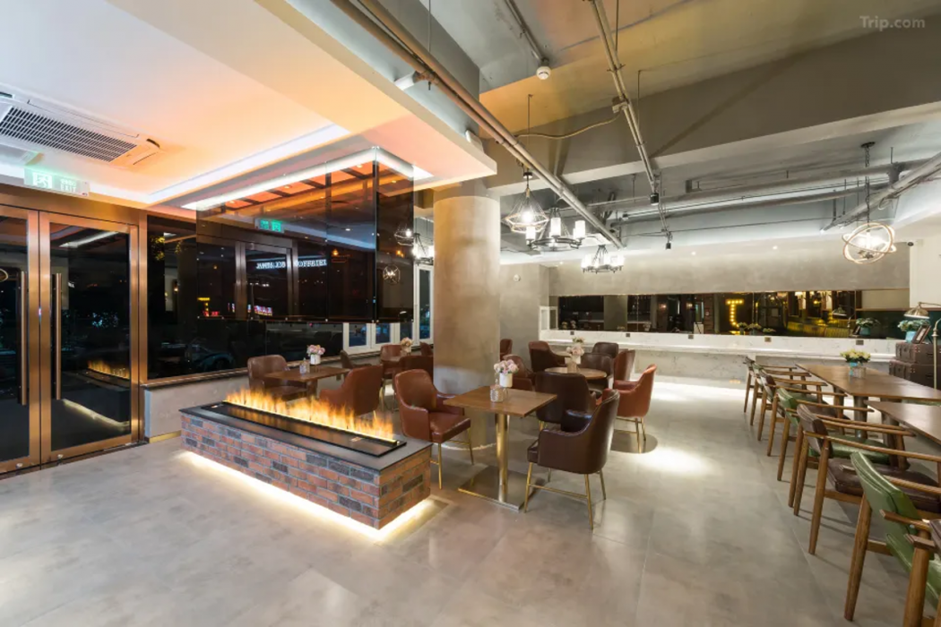 JAMES JOYCE COFFETEL Beijing (Shashikou Xiejie) 36/54
