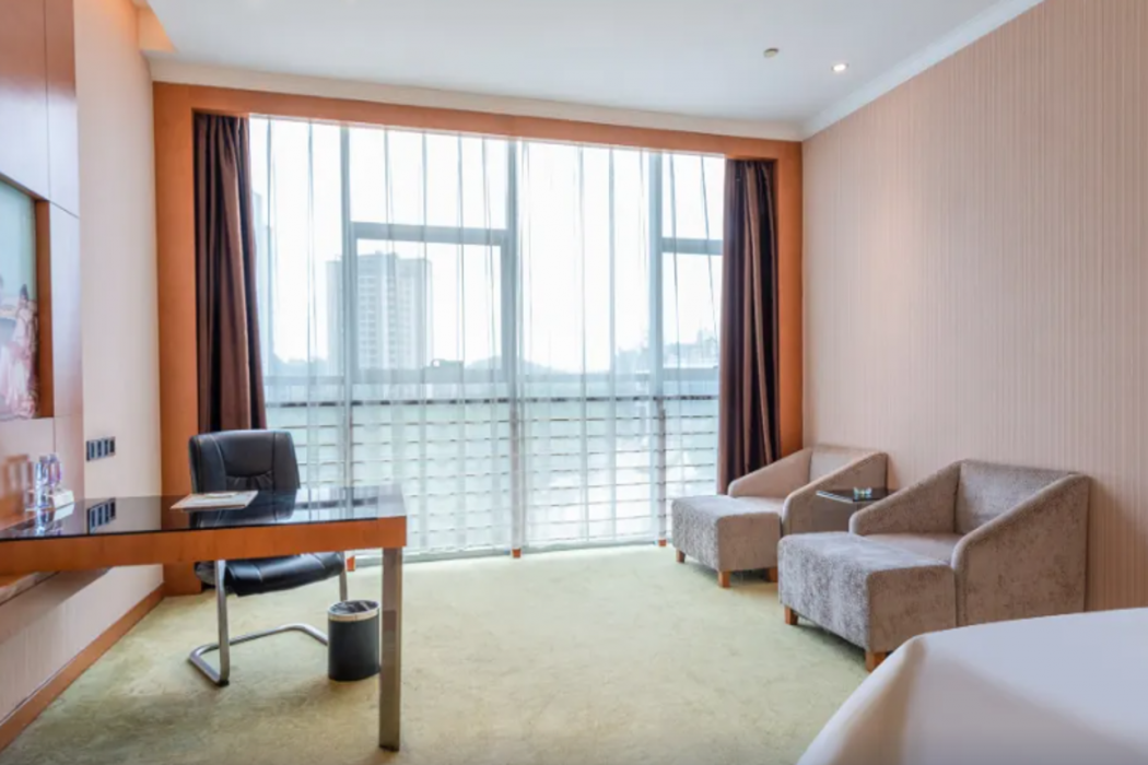 Vienna Hotel (Guangzhou South Railway Station Hanxi Changlong Scenic Spot) 16/42