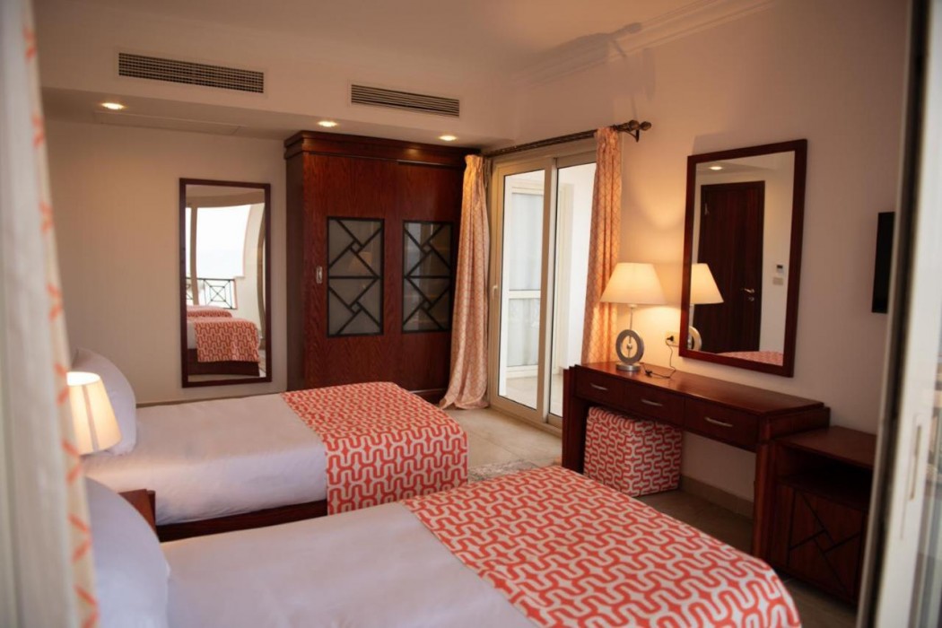 Oyster Bay Beach Suites 5/60