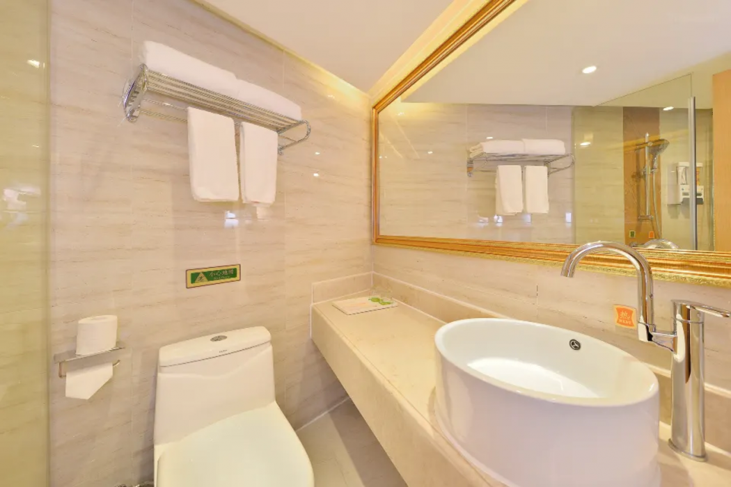 Vienna Hotel (Shenzhen Gushu Metro Station) 20/56