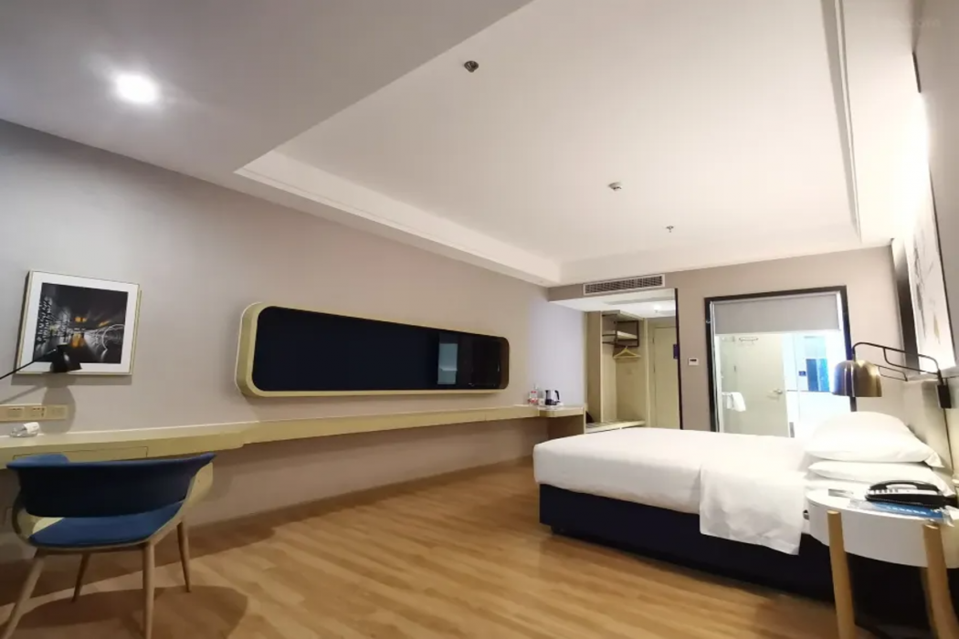 Kyriad Hotel (Guangzhou North Railway Station Metro Station) 18/47