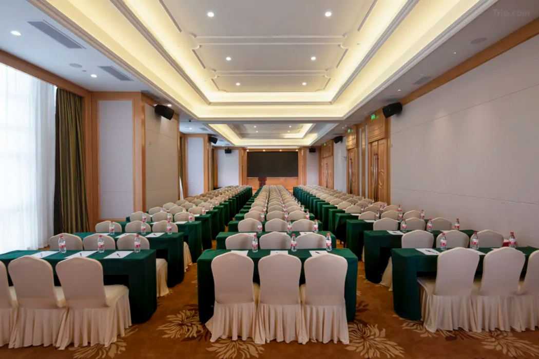 Vienna Hotel (Shenzhen Henggang Metro Station) 24/40