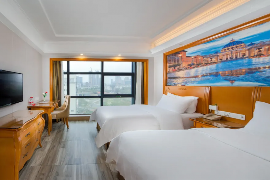 Vienna Hotel (Shenzhen Jixiang Metro Staion) 11/23
