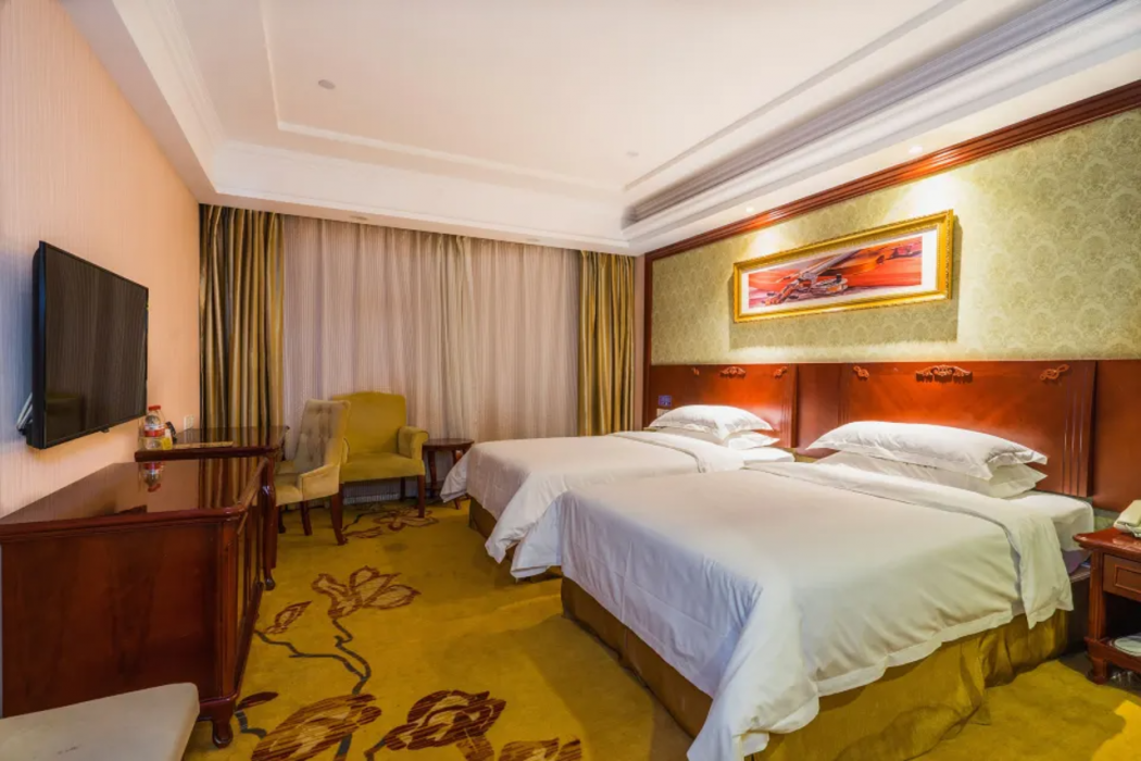 Vienna Classic Hotel (Shanghai Jinshan Zhangyan Industrial Park Zhongqiao College) 12/23