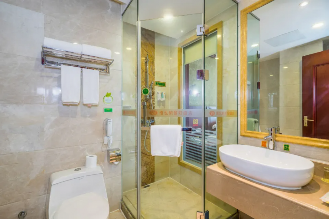 Vienna Classic Hotel (Shanghai Jinshan Zhangyan Industrial Park Zhongqiao College) 11/23