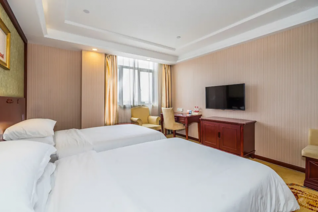 Vienna Classic Hotel (Shanghai Jinshan Zhangyan Industrial Park Zhongqiao College) 8/23