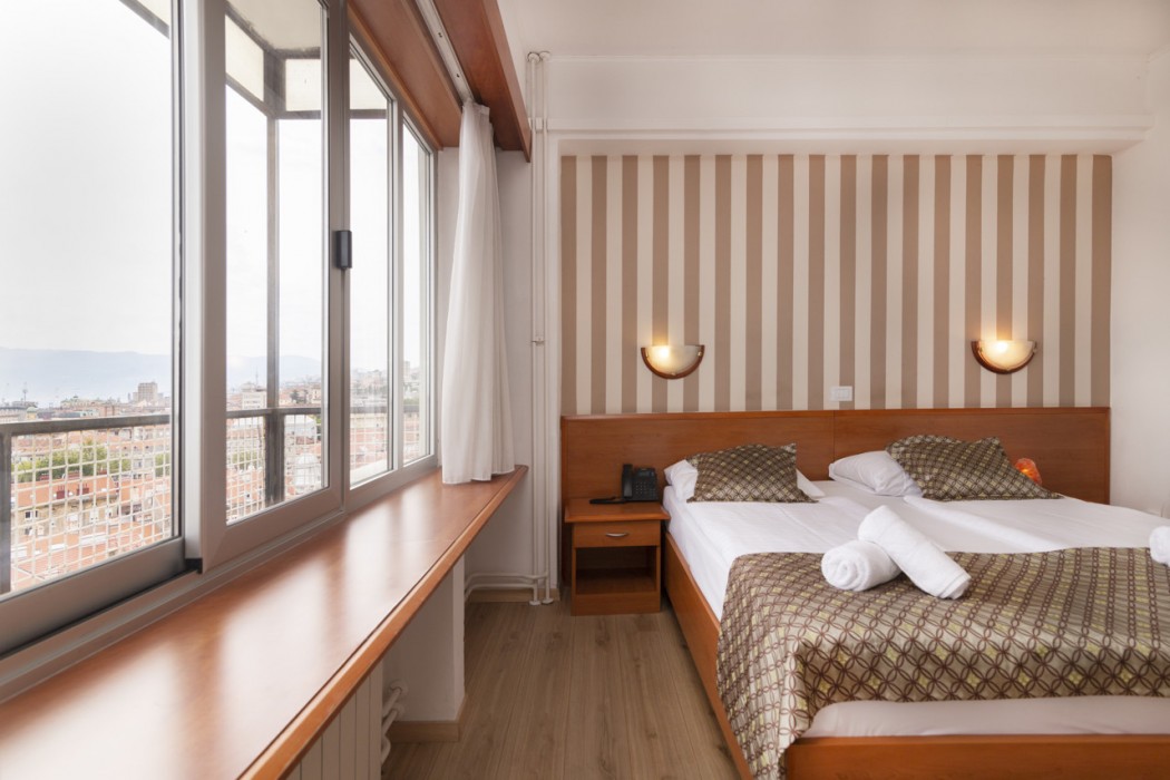 Hotel Neboder 12/62