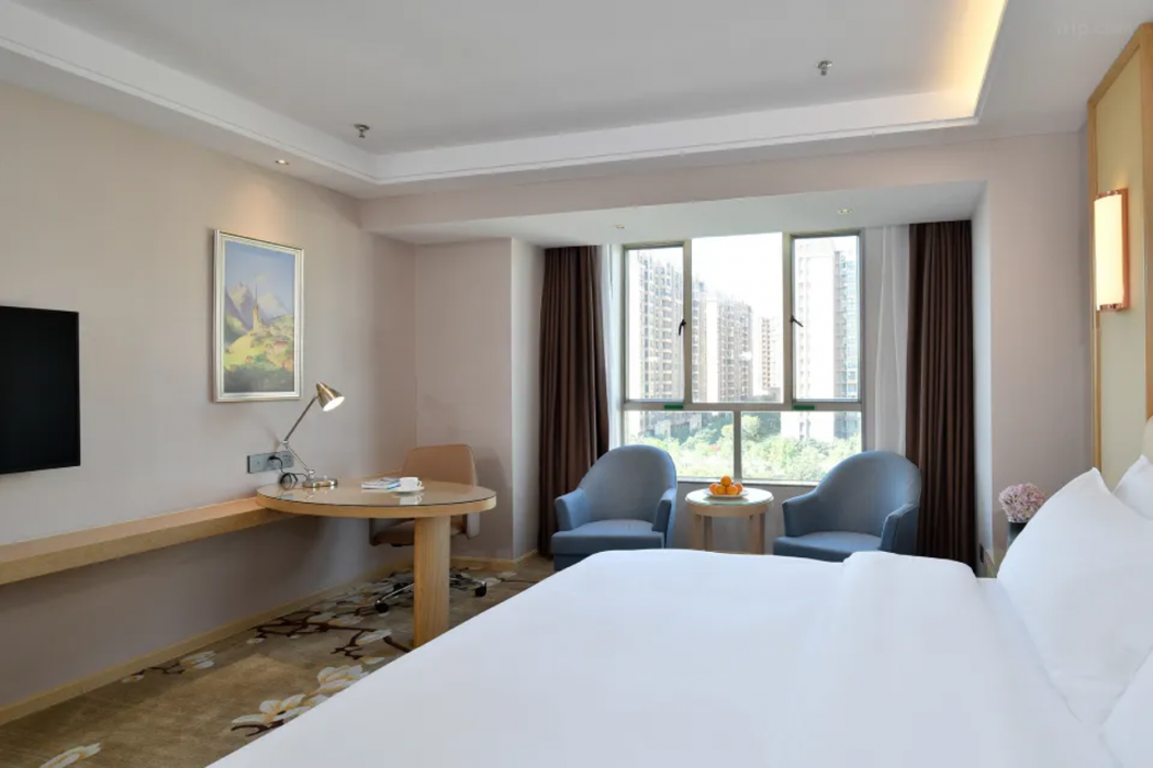 Vienna Hotel (Foshan West Railway Station Airport Branch) 7/23