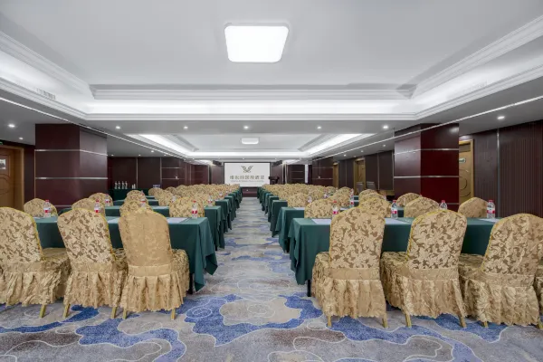 Vienna International Hotel (Henan Xinyang Municipal Government Railway Station) 13/18