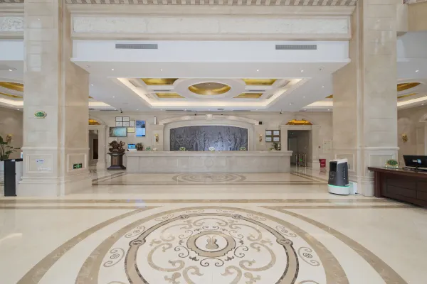 Vienna International Hotel (Henan Xinyang Municipal Government Railway Station) 4/18
