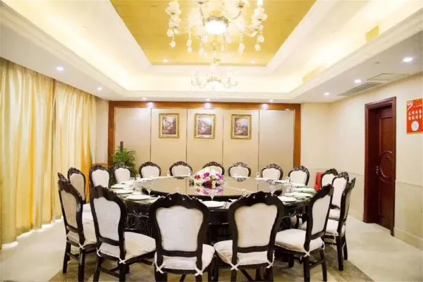 Vienna International Hotel (Henan Xinyang Municipal Government Railway Station) 16/18