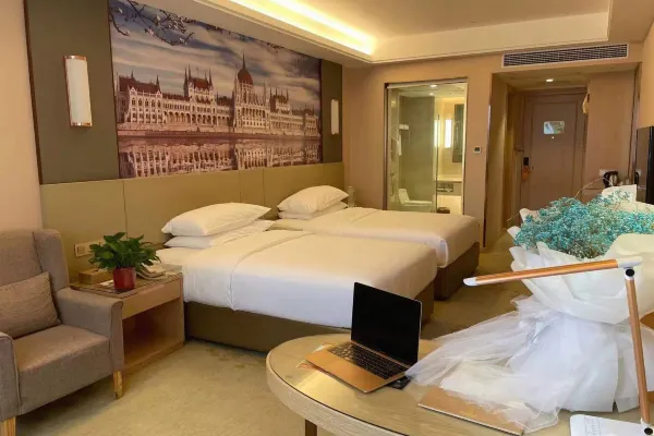 Vienna International Hotel (Xinyang Railway Station) 25/51