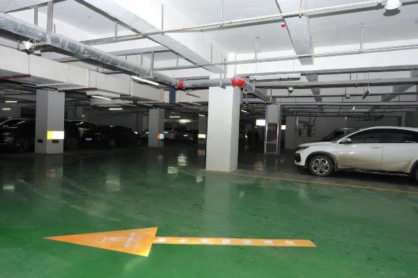 Vienna International Hotel (Xinyang Railway Station) 36/51