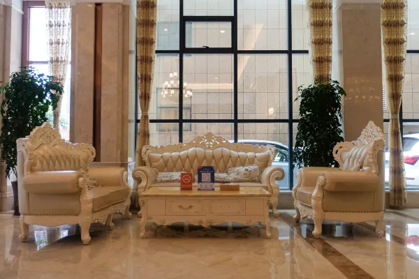 Vienna International Hotel (Xinyang Railway Station) 41/51