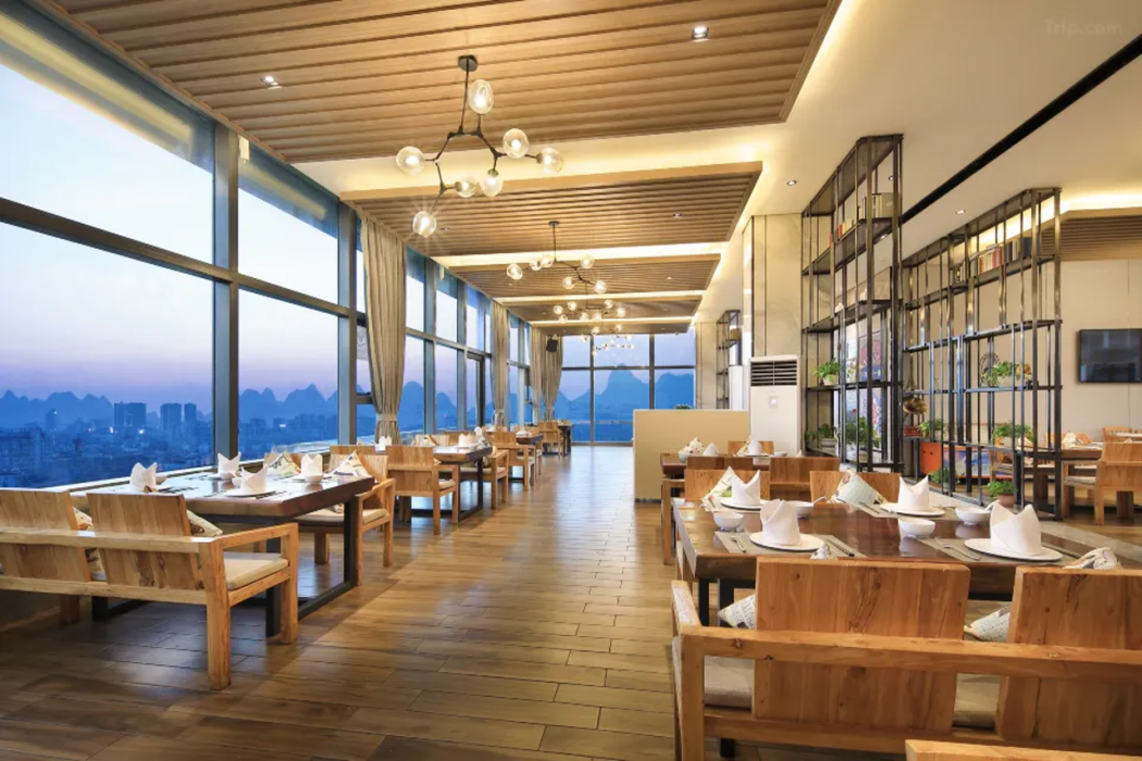 Venus Royal Hotel (Guilin Two Rivers and Four Lakes Elephant Trunk Mountain Branch) 7/8
