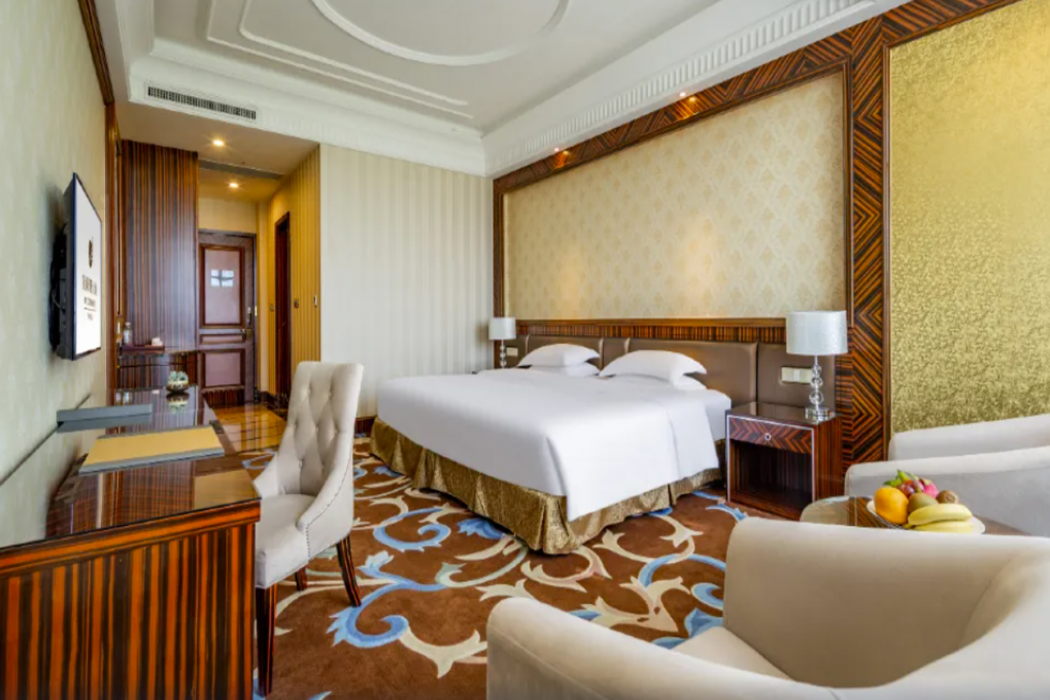 Shangyang Lake New Century Hotel 9/30