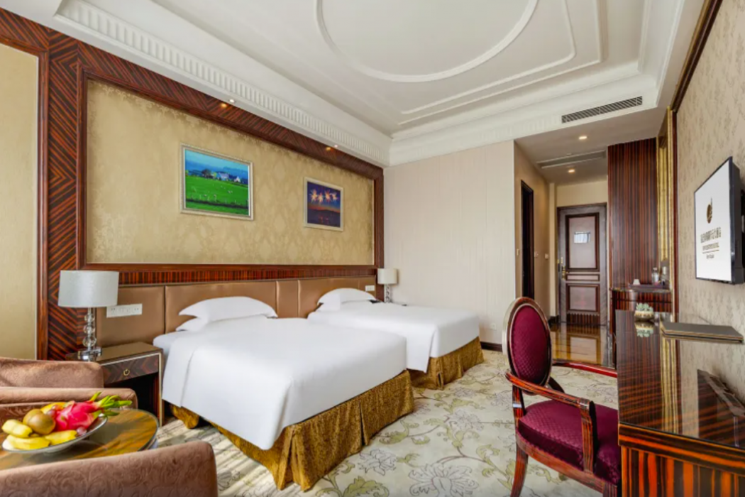 Shangyang Lake New Century Hotel 8/30