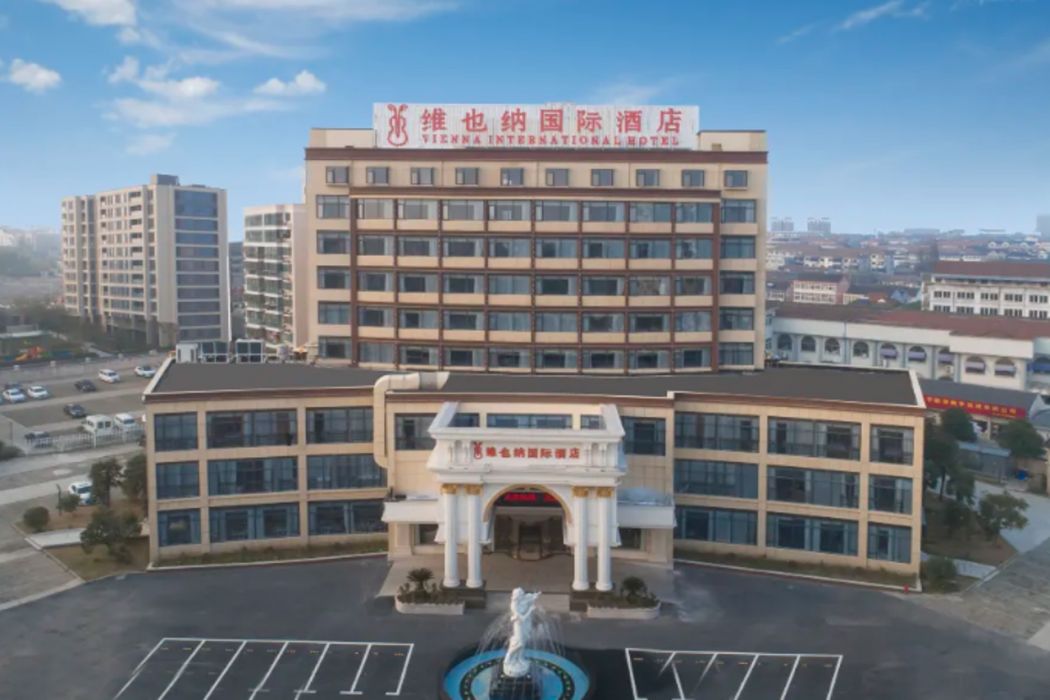 Vienna International Hotel (Pinghu Zhangjiang Science and Technology Park) 1/45