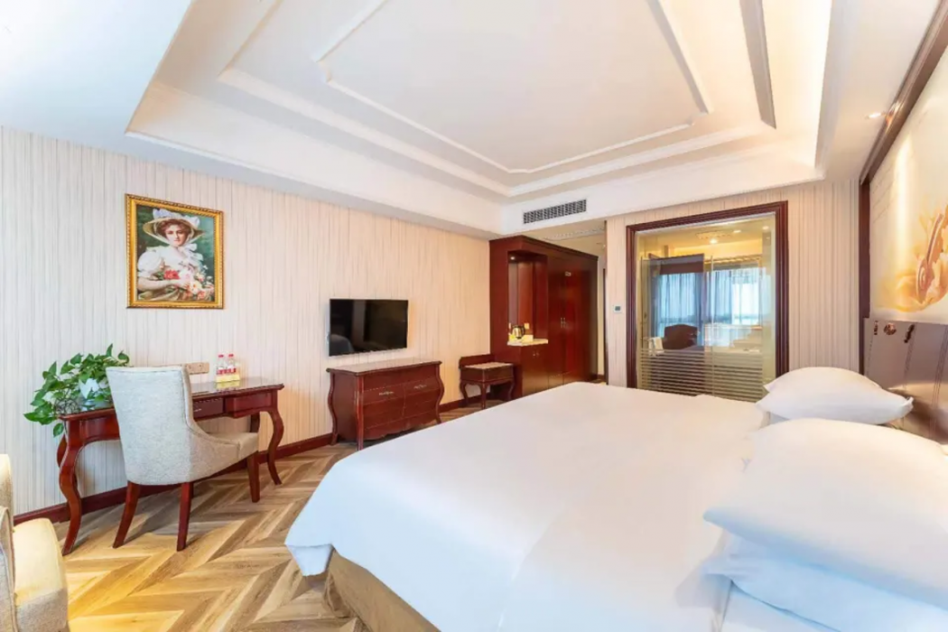 Vienna International Hotel (Shaoxing East Station Wanda) 10/38