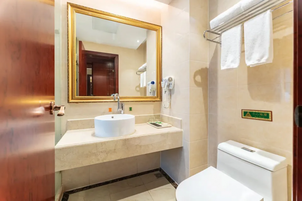 Vienna International Hotel (Shaoxing East Station Wanda) 8/38