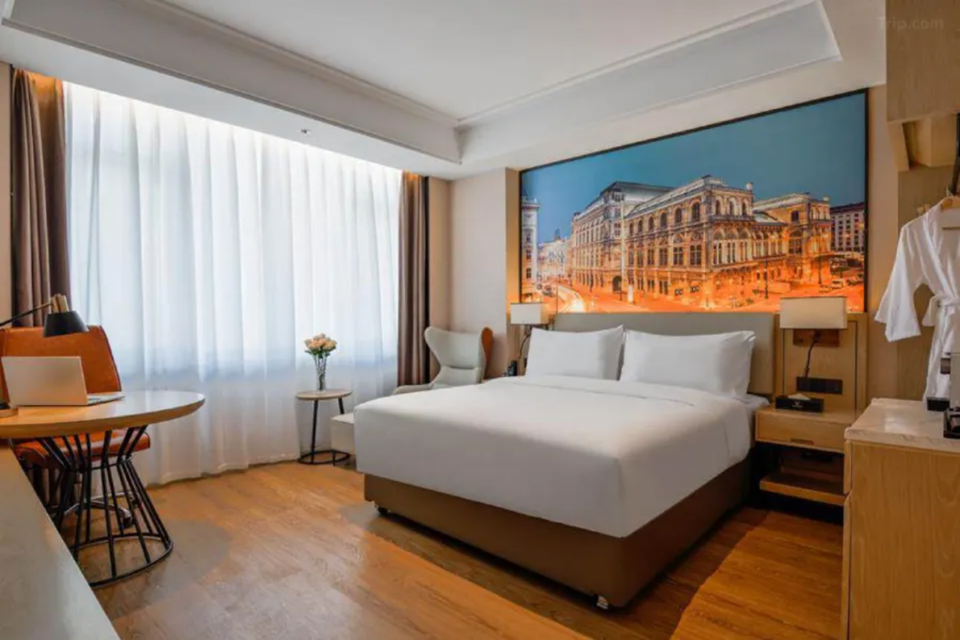 Jinghong International Business Hotel 33/68