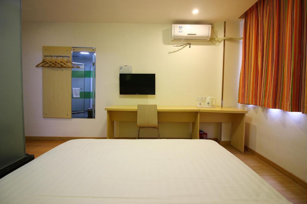 7 Days Inn (Zhuhai Doumen District Goverment Pedestrian Steet) 7/8