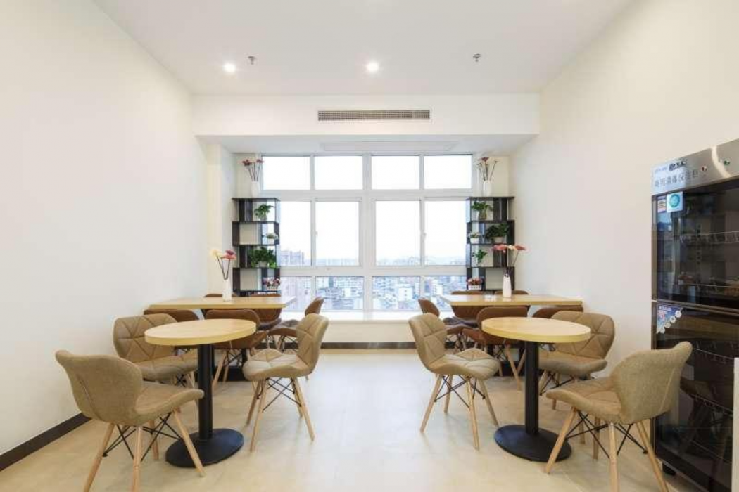 7 Days Premium (Chongqing Liangping People's Square Center) 12/35