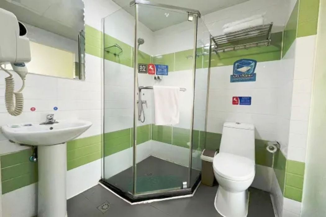 7 Days inn Chongqing (Qianjiangjiao West Road Branch) 4/28