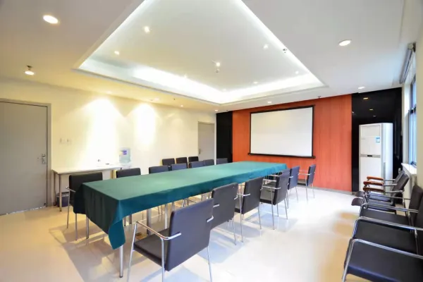 Campanile Hotel (Wuhan East Lake, Xudong Street, Qunxingcheng Metro Station) 30/45