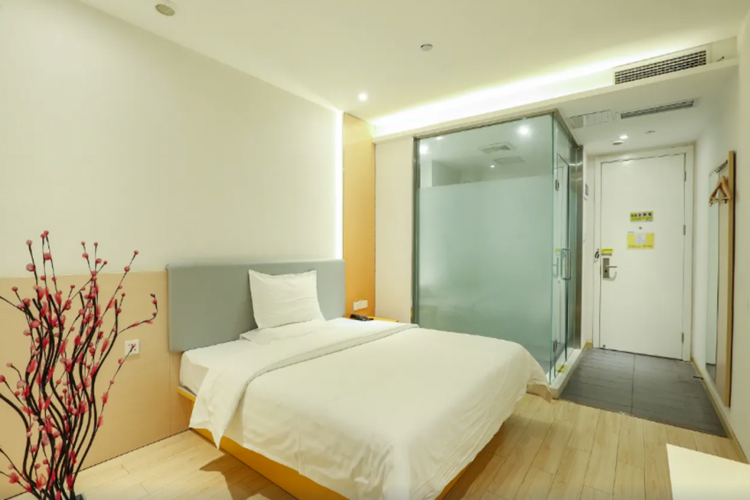 7 Days Inn (Chongqing Longtousi North Square of North Railway Station) 17/32