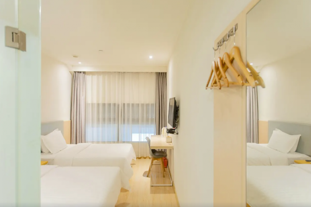 7 Days Inn (Chongqing Longtousi North Square of North Railway Station) 15/32