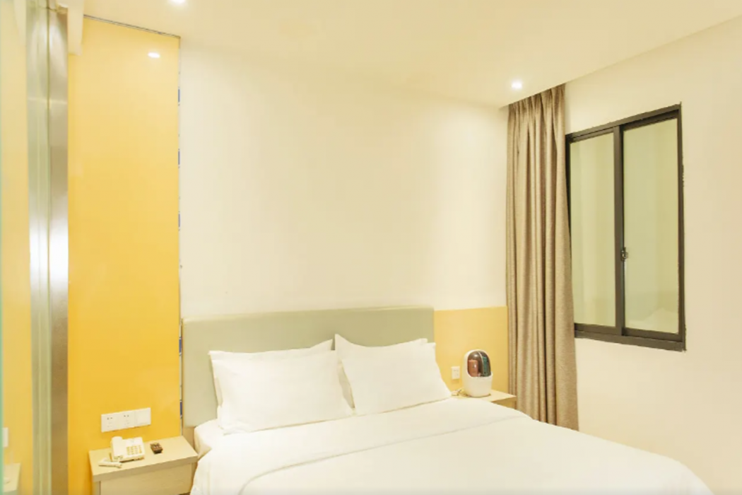 7 Days Inn (Chongqing Longtousi North Square of North Railway Station) 14/32