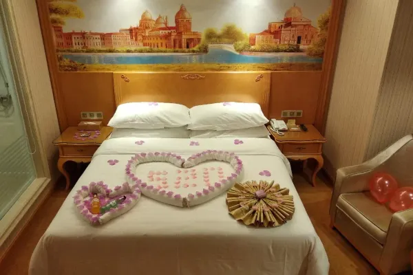 Vienna Hotel (Wuhan Hankou North Avenue Sijimei Agricultural Trade City Store) 7/16